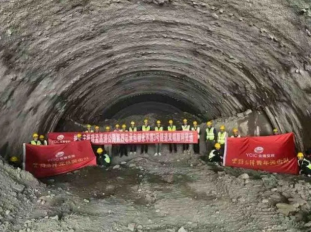 401個(gè)點(diǎn)開(kāi)工！云南22個(gè)高速公路建設(shè)項(xiàng)目全面復(fù)工復(fù)產(chǎn)